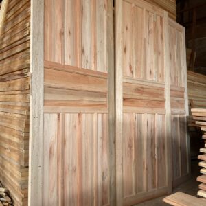 Porta Externa de Madeira Mista - Almofadada